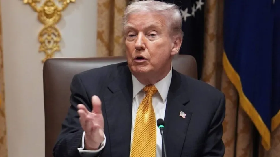 Donald Trump anunță că trimite nave de război ca să deschidă Strâmtoarea Ormuz