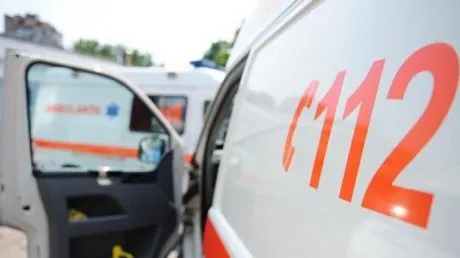 A traversat pe unde nu trebuia şi a fost lovită de maşină
