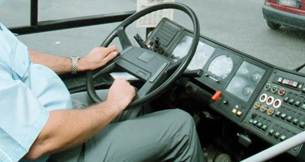 Un șofer din Timiș a ajuns cu autobuzul în șanț, pe centura Tecuciului