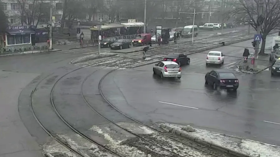 A încercat să înjunghie un șofer care l-a admonestat că blochează traficul