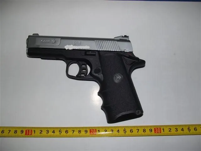 Bărbat descoperit cu un pistol deţinut fără drept încă din 2004