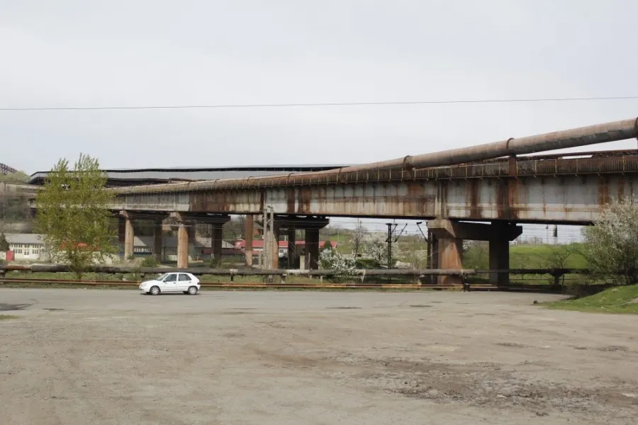 Doi vasluieni, prinși la furat fier din banda transportoare a Combinatului