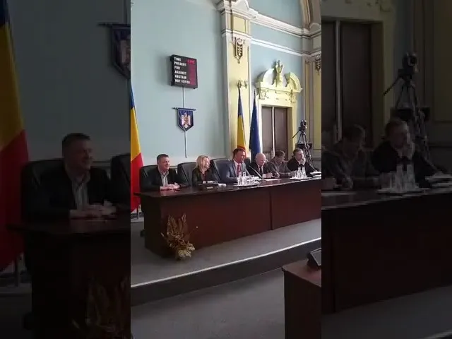 Pagube uriaşe la incendiul din Zona Liberă, unde pompierii încă intervin