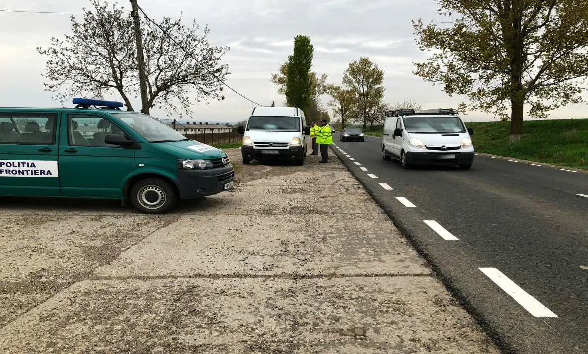 Infracțiuni rutiere depistate de polițiștii de frontieră din Folteşti
