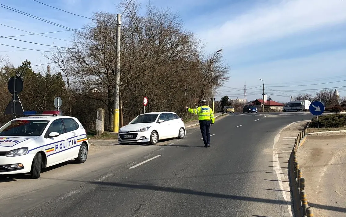 Beţi şi fără permise de conducere, la volanul unor maşini neînmatriculate