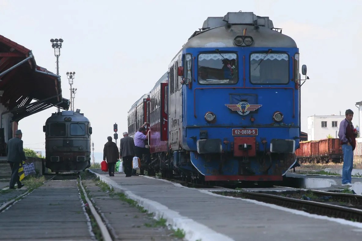Anumite trenuri vor avea întârziere din cauza unor lucrări, anunţă CFR