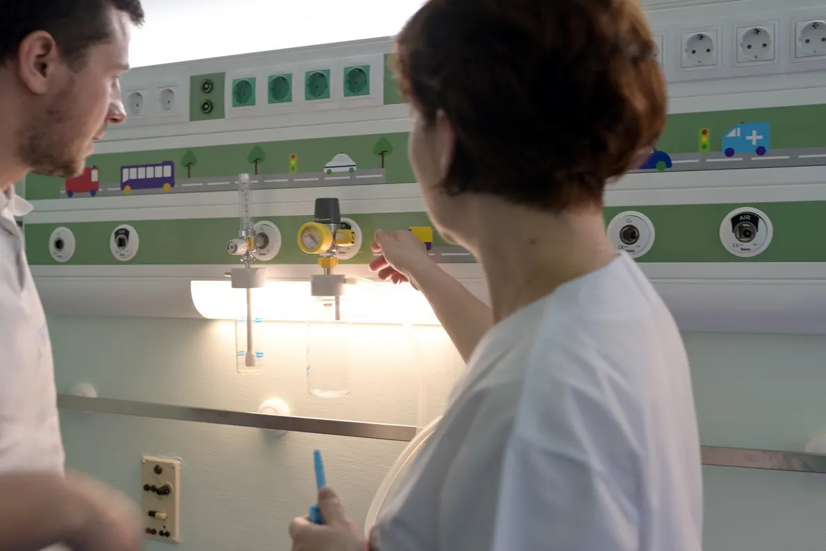Combinatul Siderurgic sprijină secția de neonatologie a Spitalului Județean