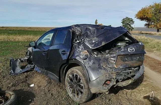 Patru oameni răniţi, la Nicoreşti, din cauza neatenţiei unui şofer