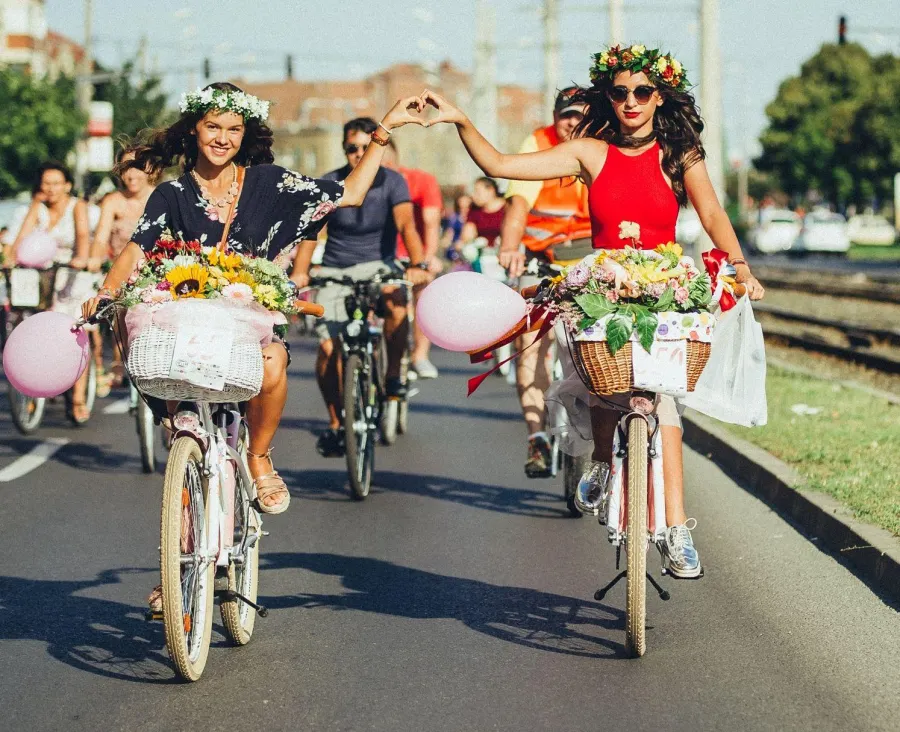 Gălăţencele sunt aşteptate la SkirtBike cu temă florală
