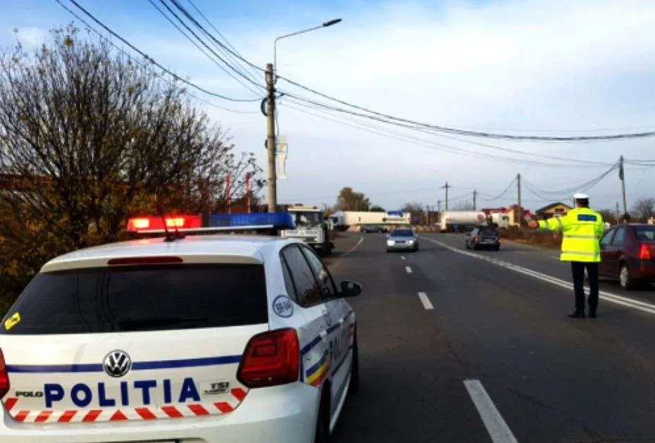 Şofer beat şi fără permis, fugărit de poliţiştii gălăţeni