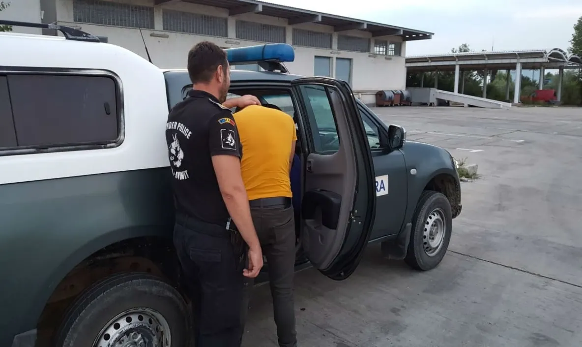 Hacker căutat în Armenia, prins în timp ce încerca să iasă din ţară