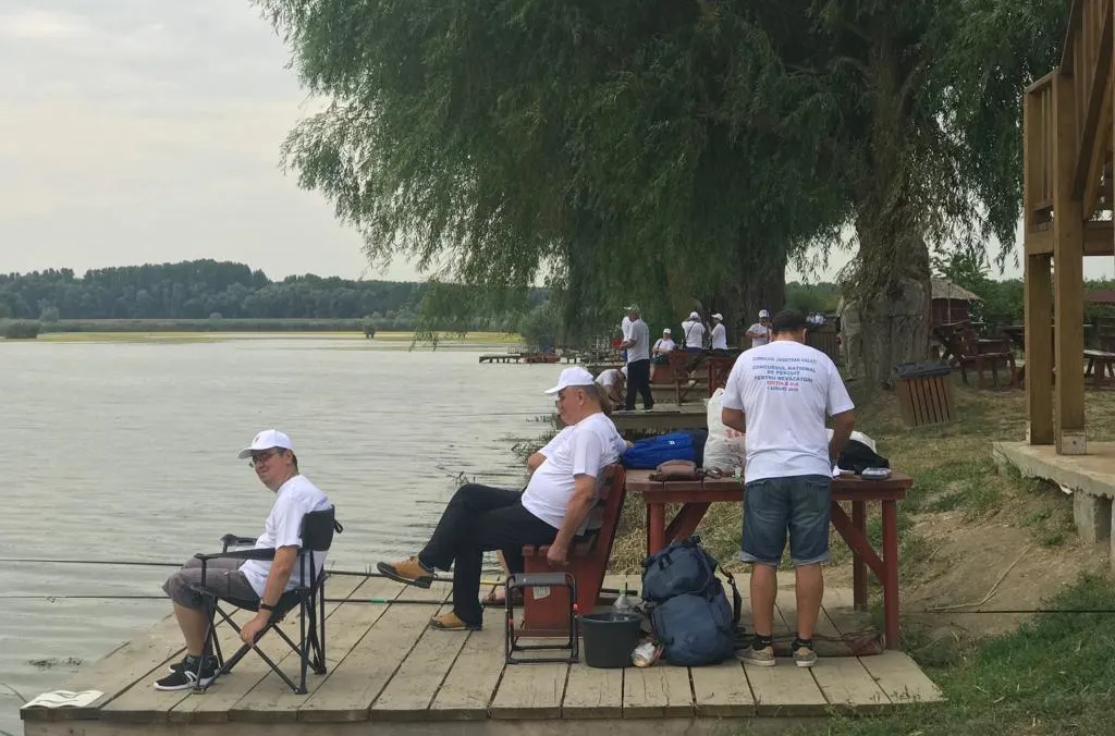 Peste 100 de participanţi la Concursul de Pescuit pentru Nevăzători