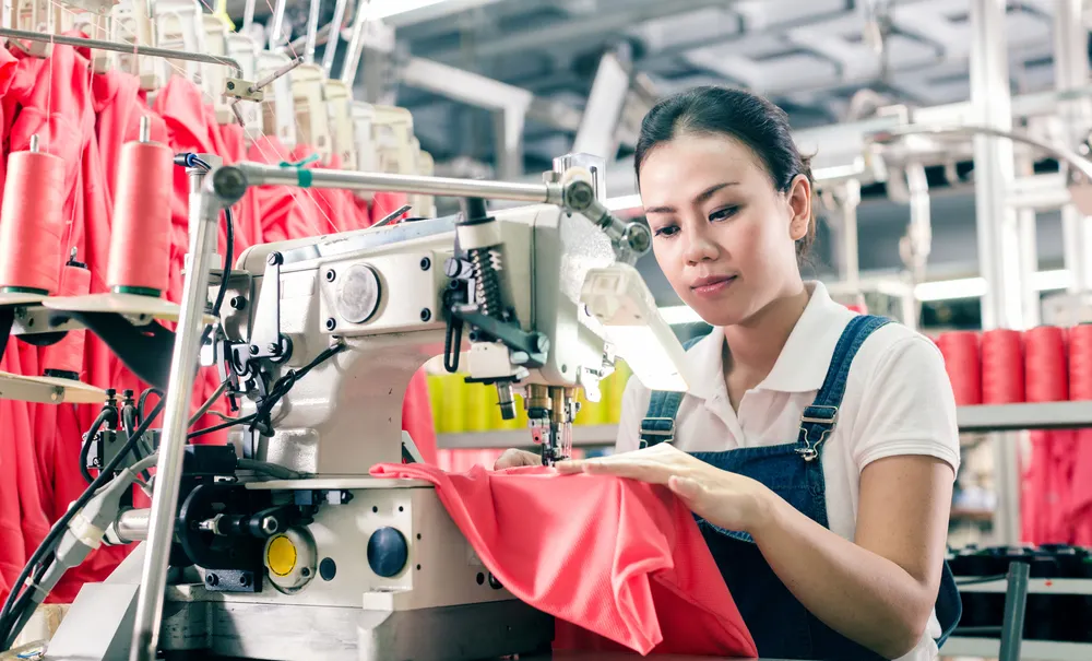 Sute de muncitori asiatici, angajaţi de firmele gălăţene