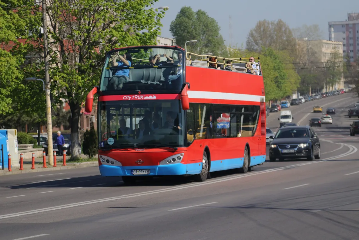 Un bărbat a pulverizat spray cu piper într-un autobuz oprit în staţie