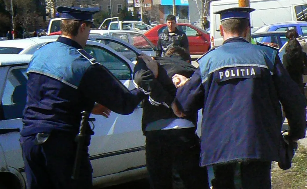 Un hoţ din locuinţe care opera în mai multe judeţe, reţinut la Galaţi
