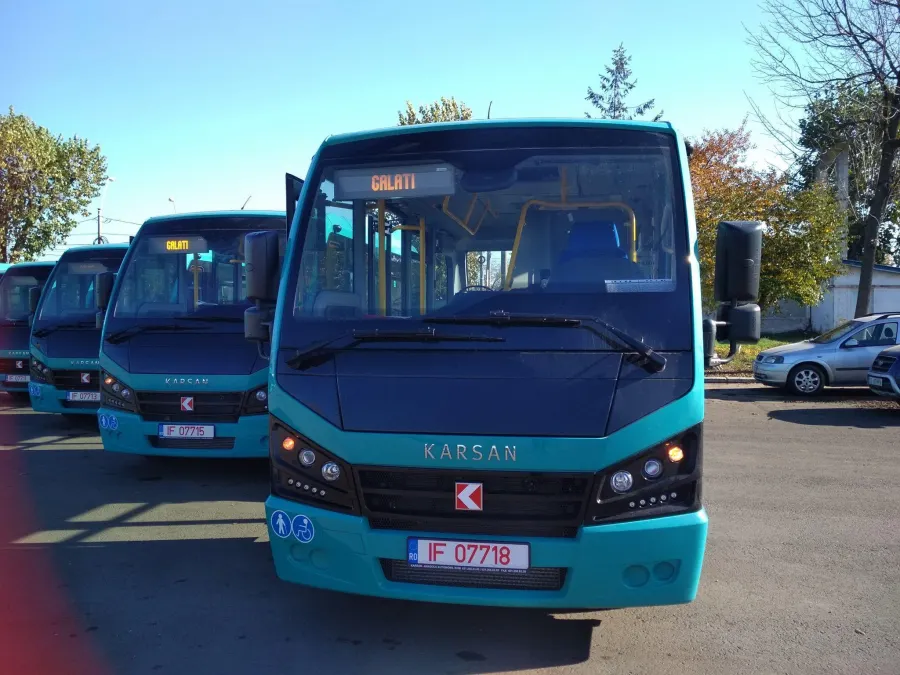 Zece minibuze pentru traseele mai puţin solicitate au ajuns la Galaţi