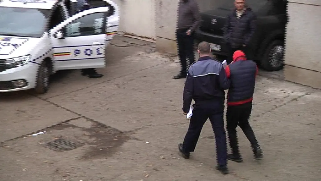 A tâlhărit angajatul unei săli de jocuri de noroc, dar a fost prins la frontieră