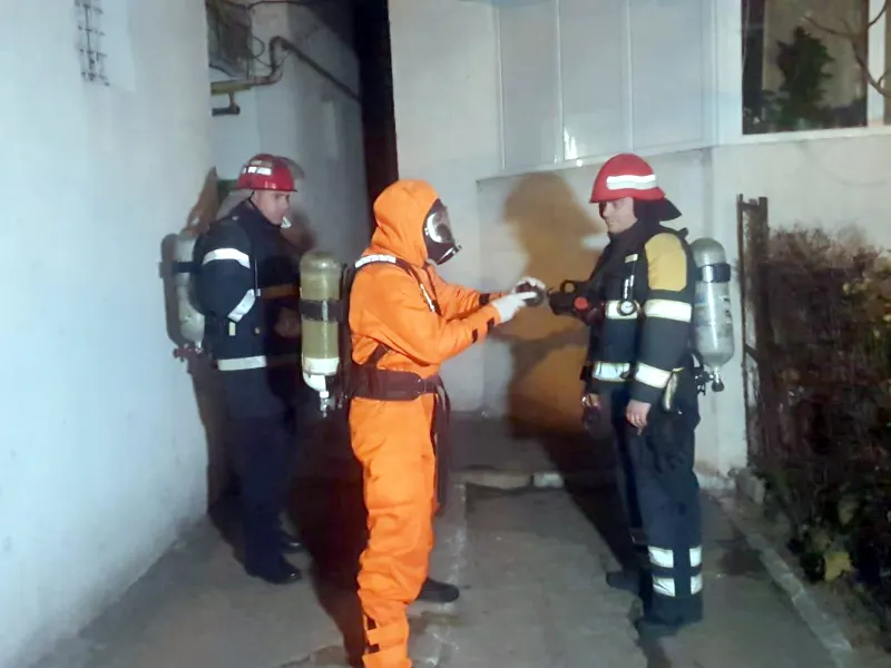 Un miros suspect a dus la evacuarea unui bloc
