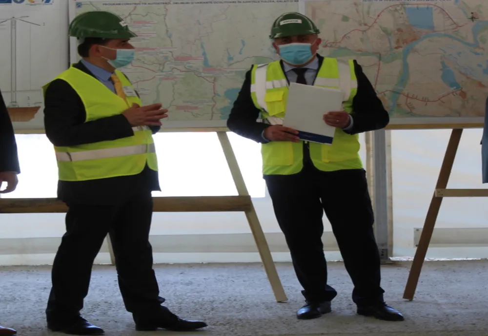Orban și Bode au inspectat şi lucrările realizate până în prezent la Podul suspendat peste Dunăre în zona Brăila