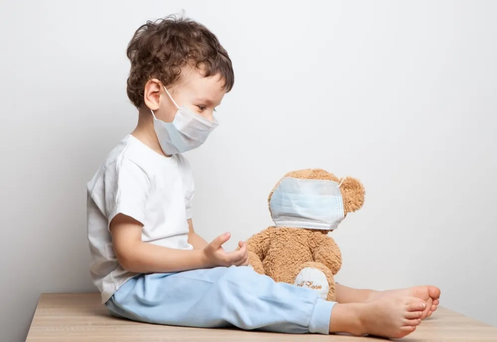Simptomul la care trebuie să fie atenți părinții la copiii cu forme ușoare de COVID-19