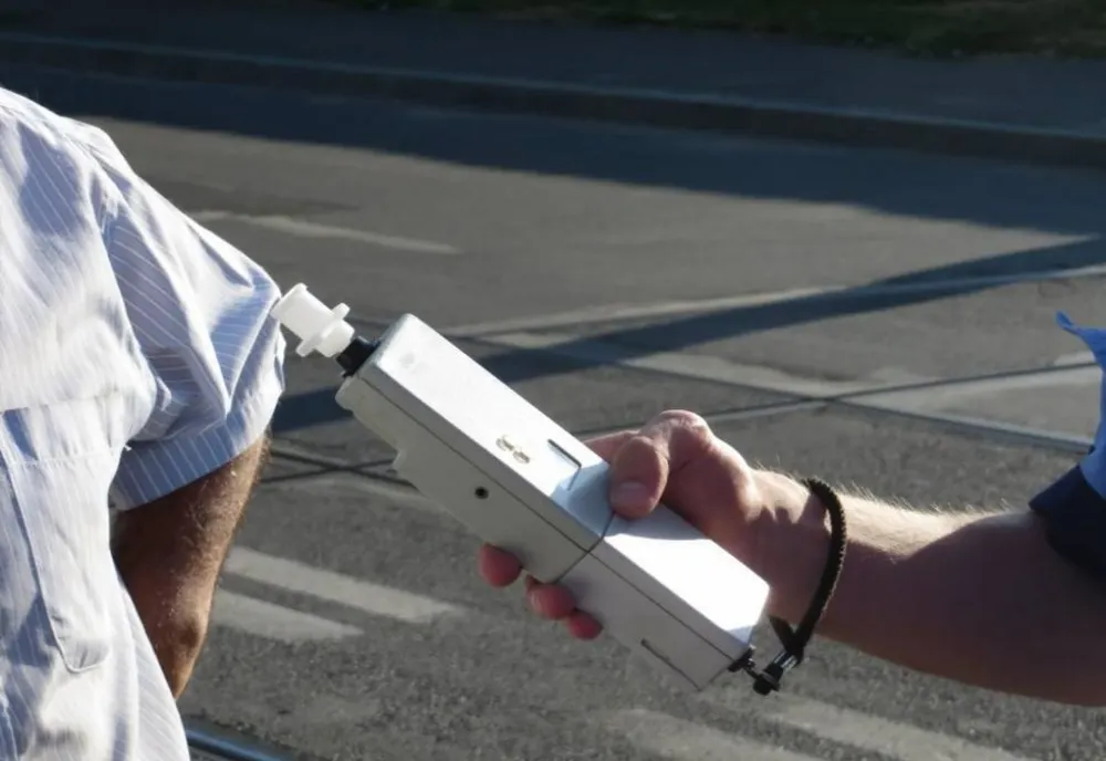 Surprins de radar, depistat băut la volan