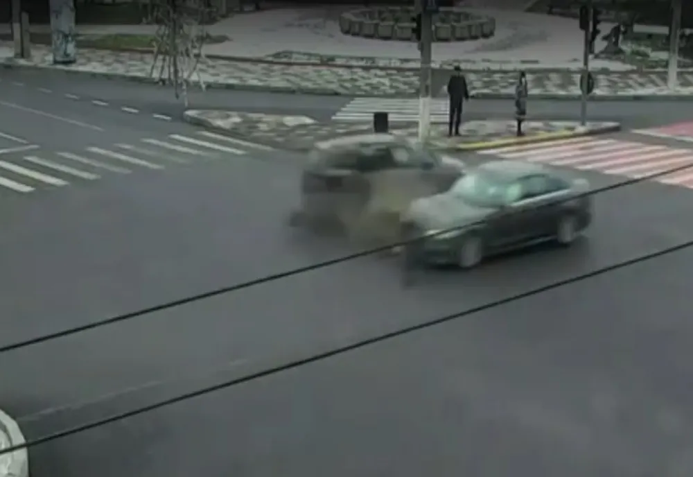 Accident în intersecția străzii Brăilei cu strada Regiment 11 Siret