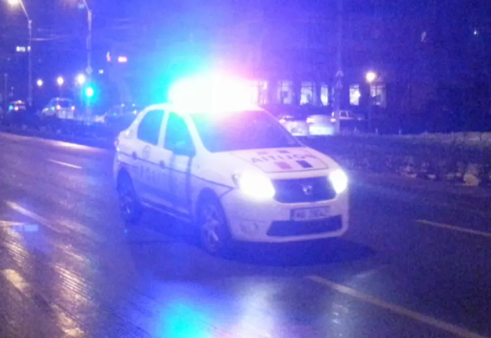 Polițist agresat de doi indivizi la ieșirea dintr-o agenție de pariuri din municipiul Galați