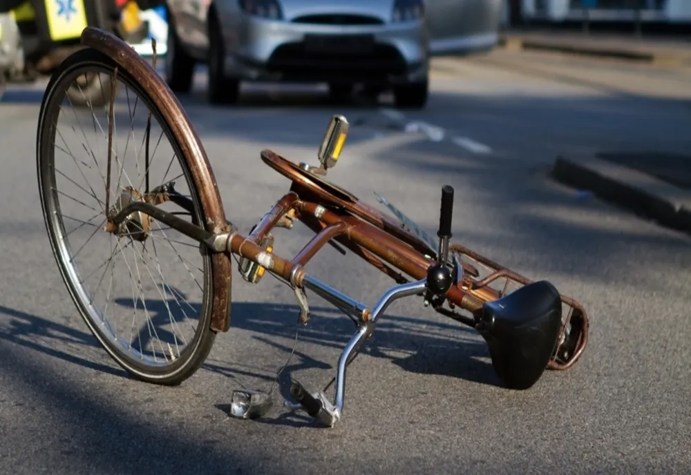 Accident soldat cu rănirea unui biciclist