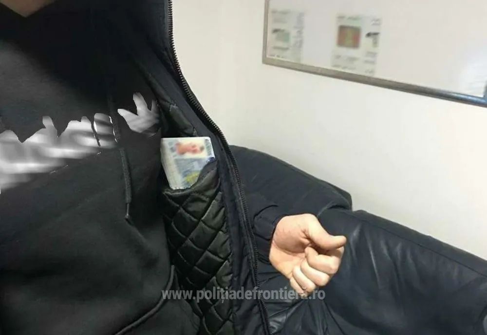 Intenționa să ducă unui prieten din Italia o carte de identitate falsă