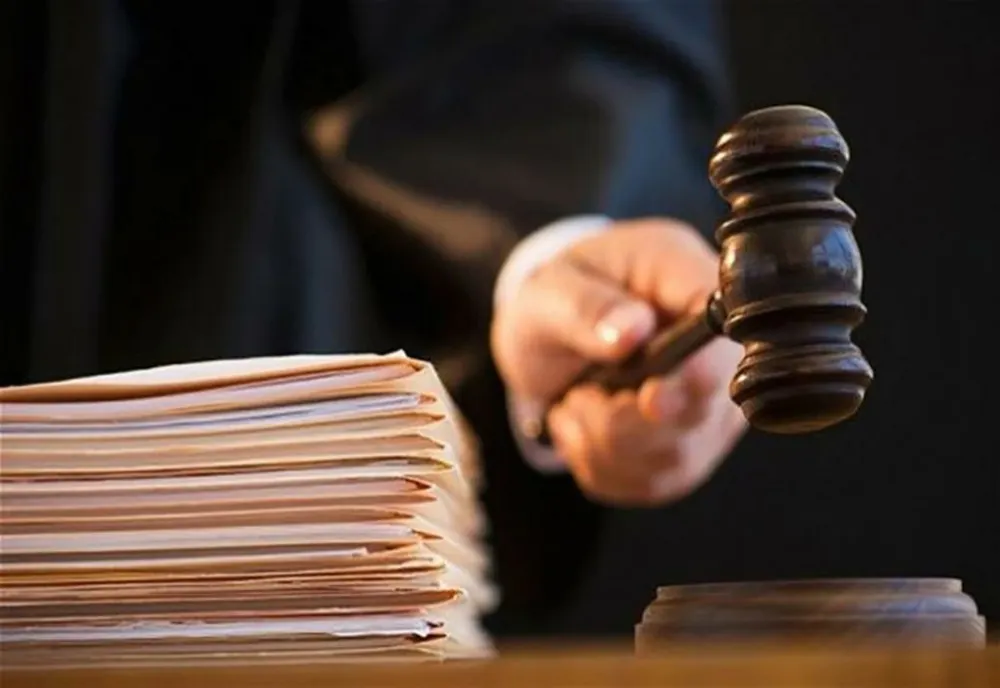 Condamnată pentru delapidare, depistată de polițiști și încarcerată