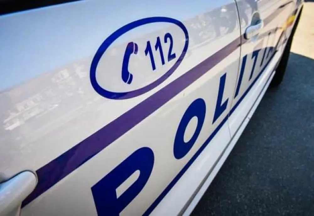 Polițiștii l-au văzut la volan deși știau că nu are permis de conducere