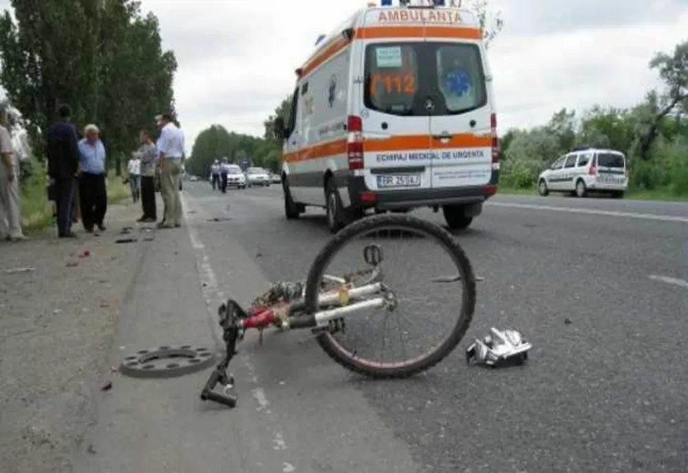Biciclist accidentat în sensul giratoriu