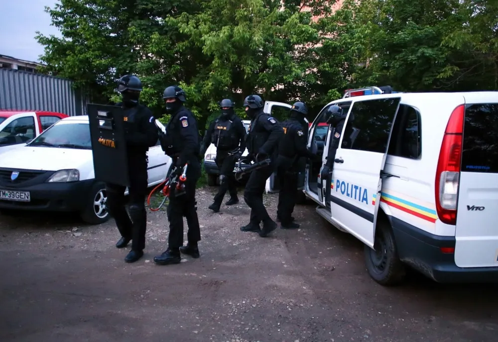 Percheziții la un bărbat, de 24 de ani, din comuna Berești Meria
