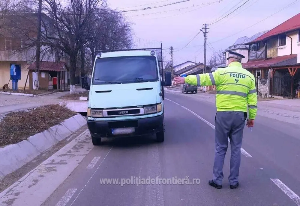 A prezentat la control, un permis de conducere emis de către autoritățile din Polonia, care s-a dovedit a fi fals