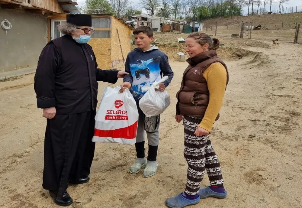 Parohia "Sf. Cuv. Parascheva" din Galați a oferit daruri pascale semenilor nevoiași