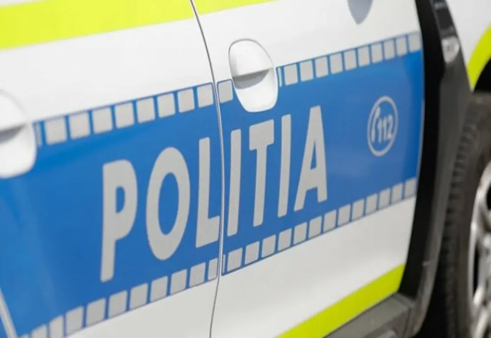 Accident cu două persoane rănite ușor pe  D.J. 242C