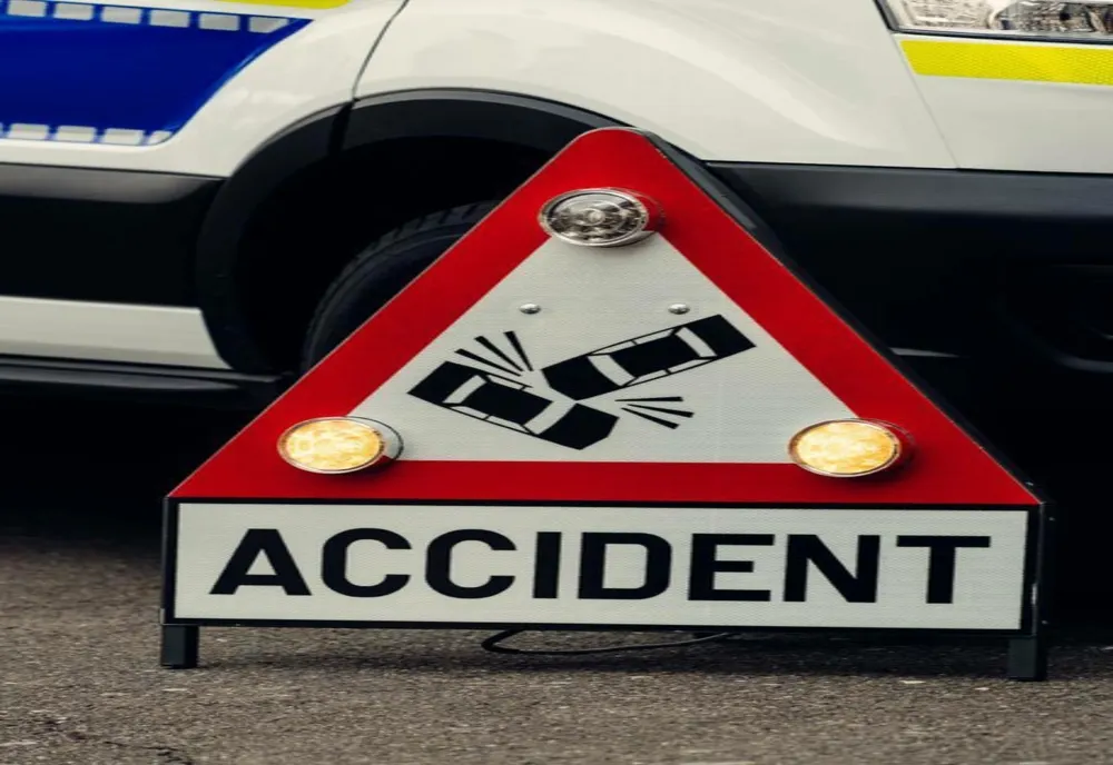 A accidentat o femeie ce se afla pe marcajul pietonal și a părăsit locul accidentului