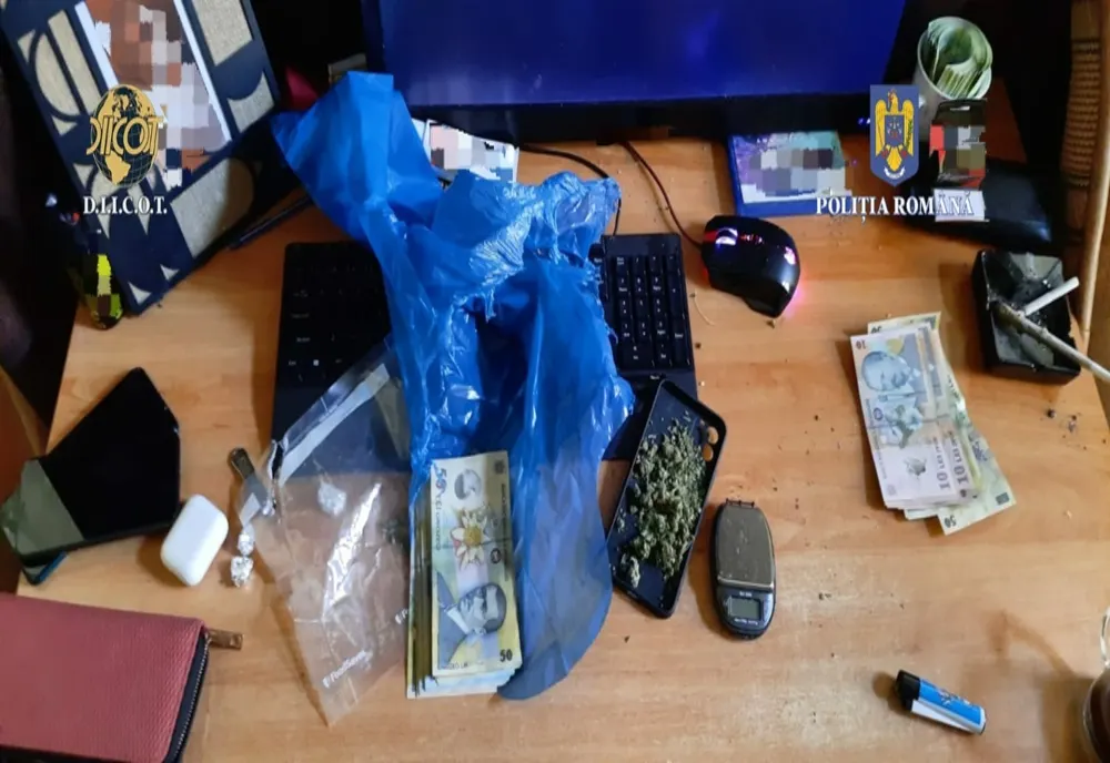 Gălățean de 18 ani reținut pentru trafic de droguri de risc și operațiuni cu substanțe psihoactive