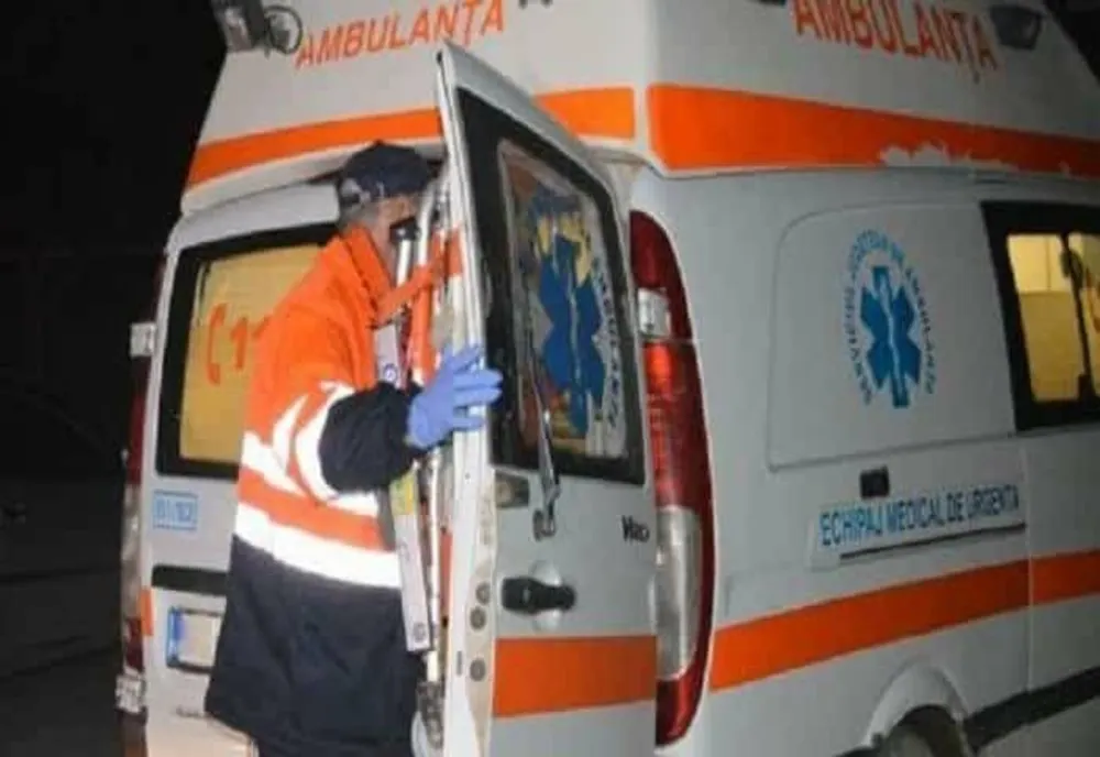 Un șofer băut a lovit o mașină staționată în afara părții carosabile pe DJ 251C, în interiorului comunei Smulți, din județul Galați