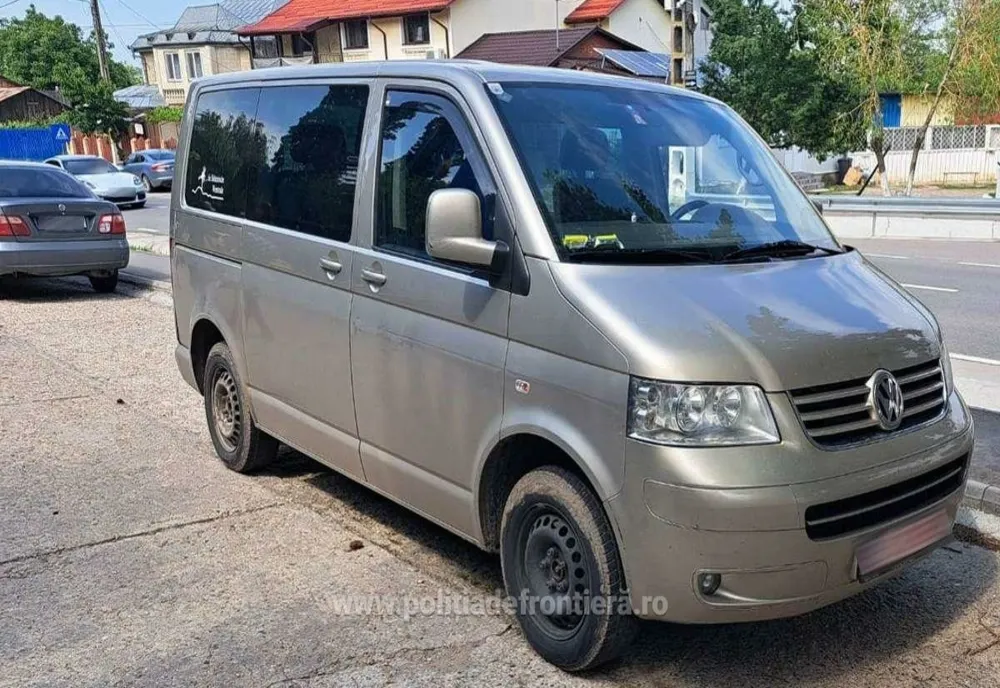 O tânără de 25 de ani depistată la volanul unui autoturism cu numerele provizorii expirate de 4 zile