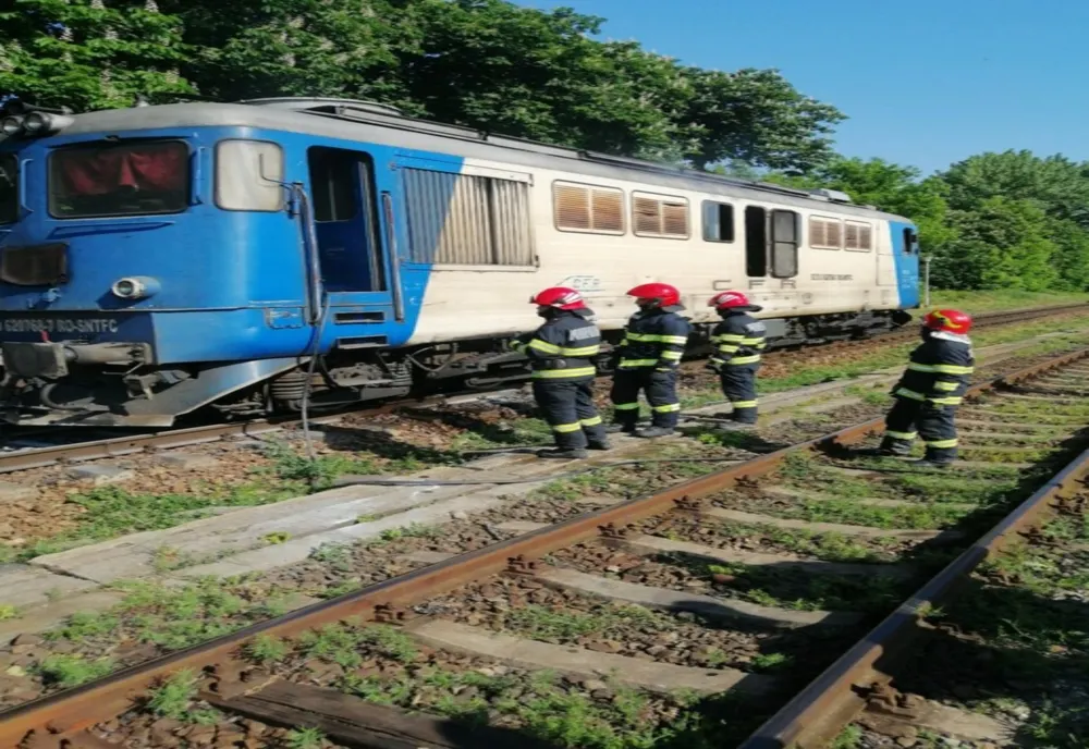 Incendiu la locomotiva trenului Regio 63111, aparținând CFR Călători, care circula de la Tecuci la Iași