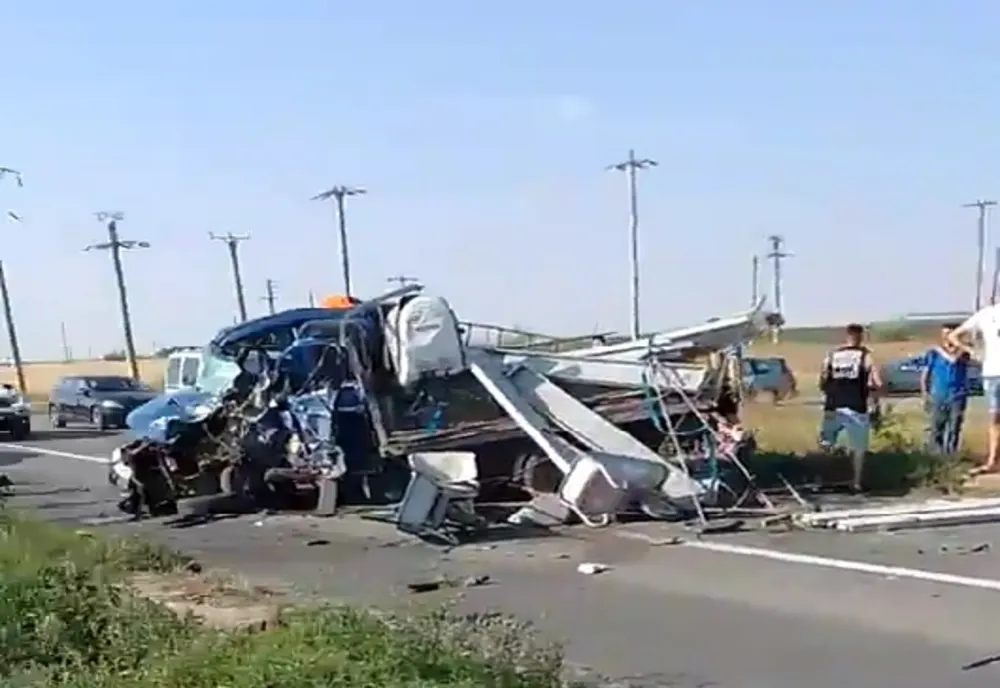 Accident cu 4 persoane rănite pe DJ 251, în imediata apropiere a localității Schela, din județul Galați