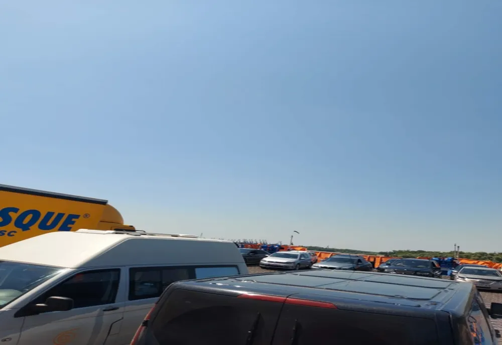 Navrom Bac Galați reduce tarifele pentru autoturisme