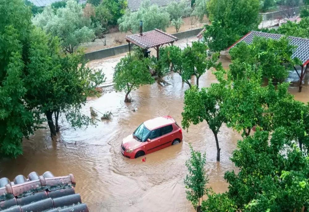 PREDOIU ȘI BOLOJAN, ACUZAȚI CĂ IGNORĂ DRAMELE ROMÂNILOR AFECTAȚI DE INUNDAȚII