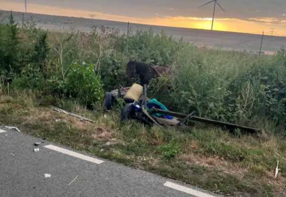 ACCIDENT MORTAL ÎN GALAȚI. COLIZIUNE ÎNTRE O AUTOSPECIALĂ DE POLIȚIE ȘI O CĂRUȚĂ 