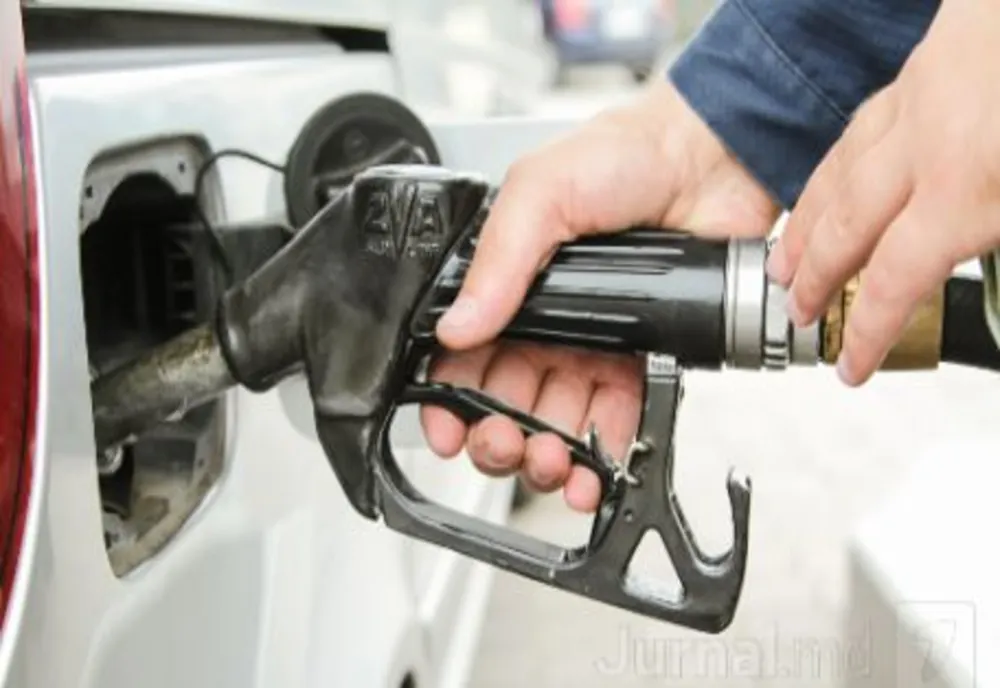 Motorina s-a ieftinit cu până la 74 de bani. Cât costă carburanții în București și în marile orașe