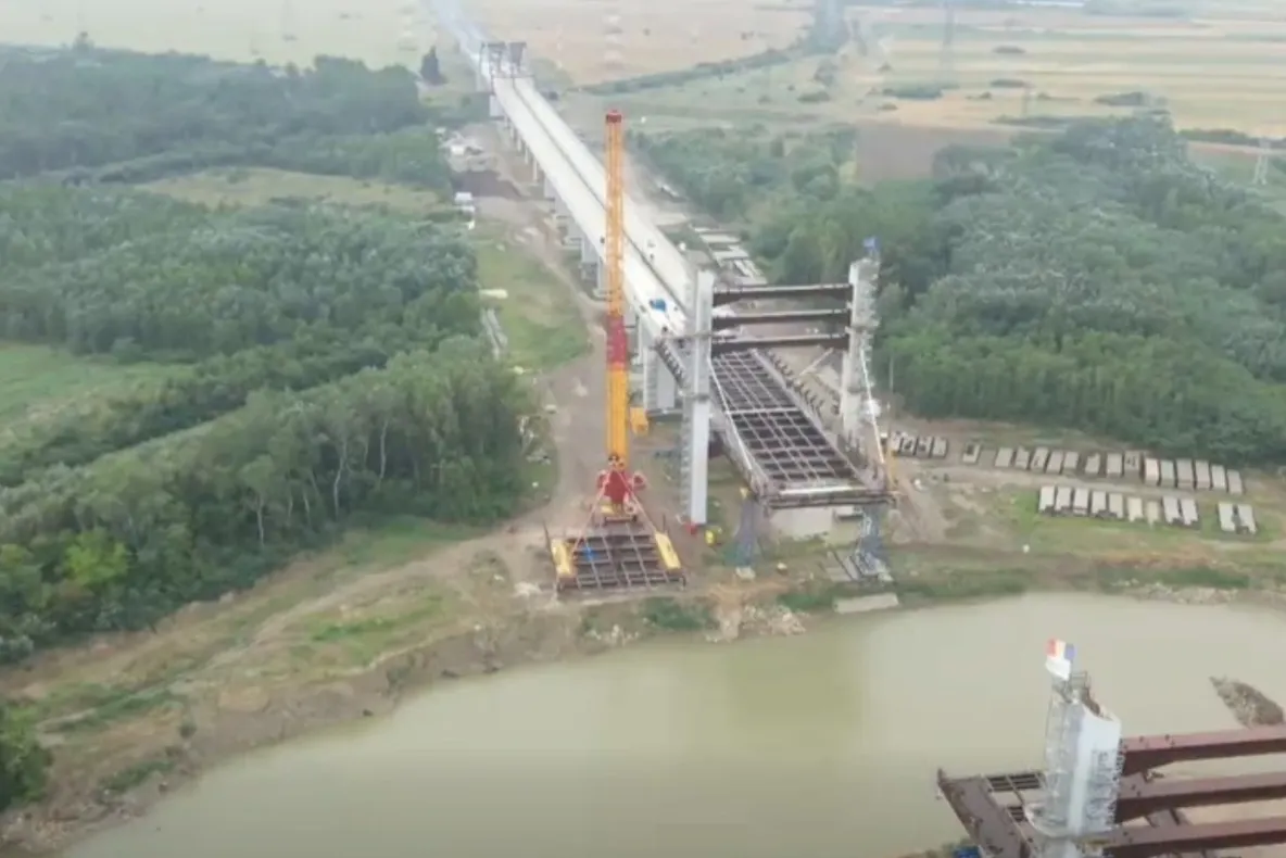 Ploile blochează lucrările la podul hobanat peste râul Siret de pe Drumul Expres Brăila - Galaţi. Anunțul CNAIR 