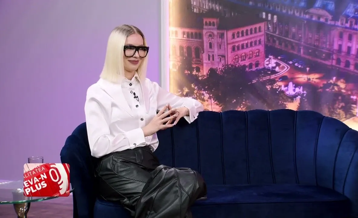Podcasturile REALITATEA – Ceva-n PLUS. Andreea Simona Sîrbu, în premieră la Realitatea Plus: secretele designului vestimentar