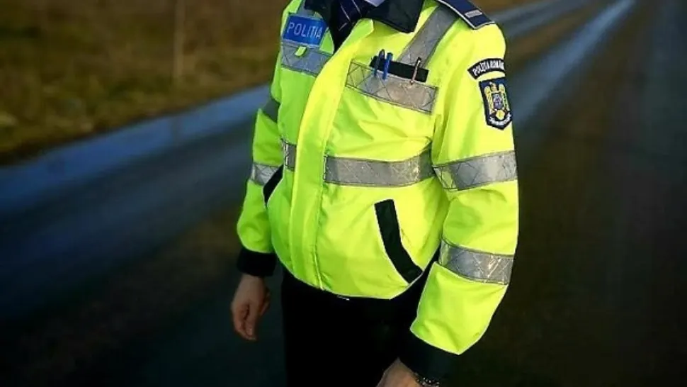 Un polițist a fost prins circulând cu viteză uriașă printr-o comună