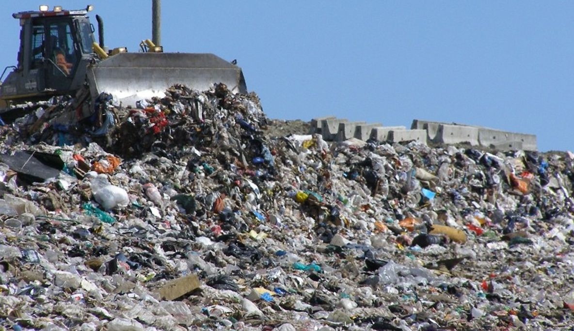 Peste 50 de comune gălăţene nu au unde să-şi ducă gunoiul menajer